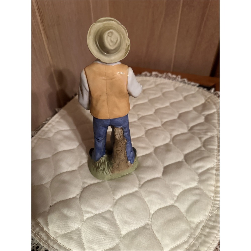 vintage Homco porcelain figurine, called Old Man Feeding Ducks - Picture 2 of 3